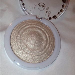 Glow Girl Highlighter